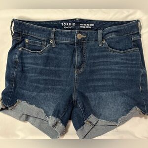 Torrid vintage stretch denim shorts size 14